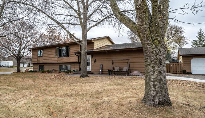 1525 Tierney Dr Hastings MN-small-012-006-Front of Home-666x385-72dpi