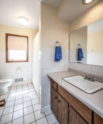 23870 Conrad Ave Hampton MN-small-016-024-Bathroom-355x500-72dpi