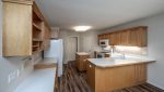 13354 Huntington Dr Apple-small-025-045-Kitchen-666x431-72dpi