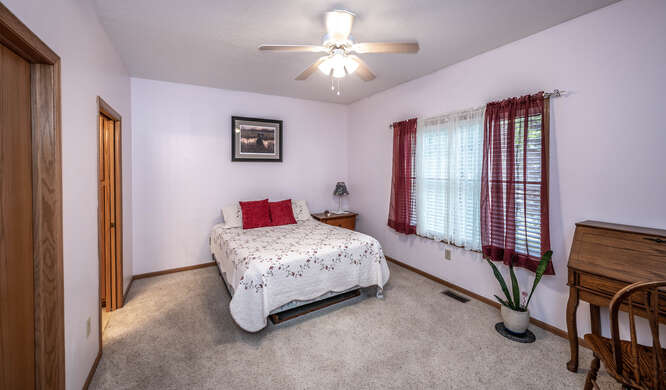 908 St Lawrence Dr Northfield-small-023-024-Primary Bedroom Ensuite-666x391-72dpi
