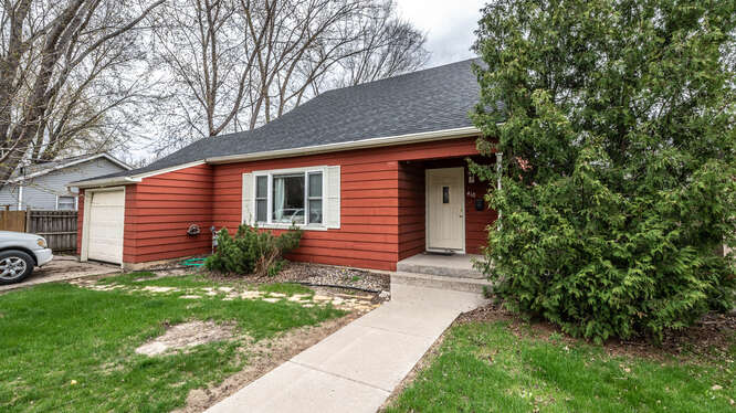 410 Oxford St Northfield MN-small-001-006-Front of Home-666x375-72dpi