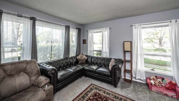 628 5th St NW Faribault MN-large-010-016-Living Room-1500x854-72dpi