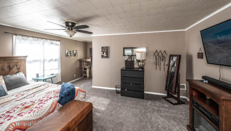 628 5th St NW Faribault MN-large-028-012-Primary Bedroom-1500x857-72dpi