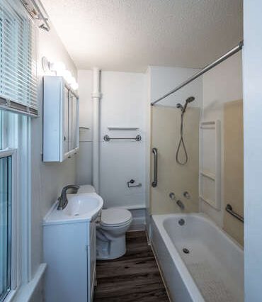 207 14th St NE Rochester MN-small-021-013-Bathroom-371x500-72dpi