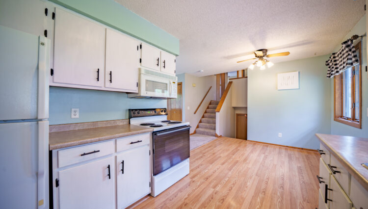 117 Vineyard Av Cannon Falls-043026-060-HDR-PRINT-