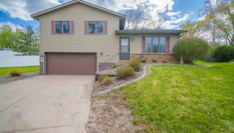 21-MLS-17 Vineyard Av Cannon Falls-043026--145-HDR